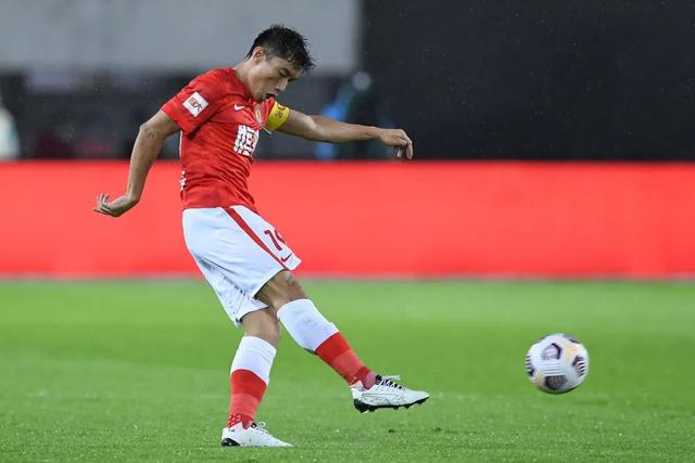 欧洲足坛夏窗转会：利物浦3500万欧签下莱昂尼